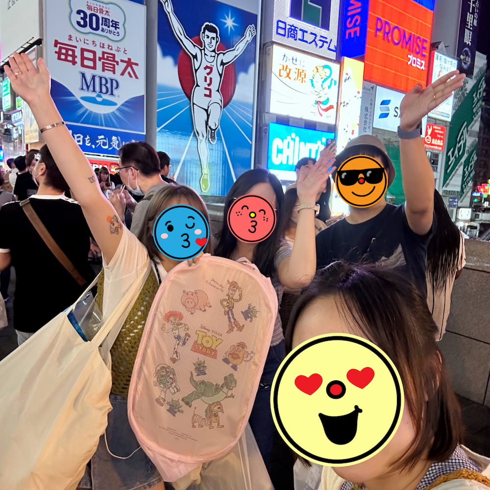 與大阪固力果跑跑人留影～因為大家都一臉疲倦所以打碼了，守護尊嚴XD